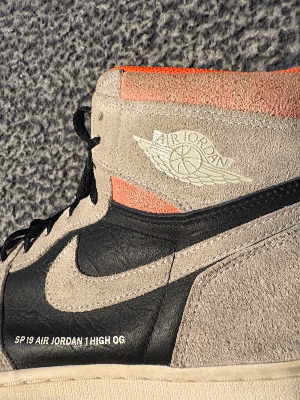 Air Jordan’s Air Jordon 1 Retro High in Neutral Grey Hyper Crimson VG condition! - Picture 5 of 10